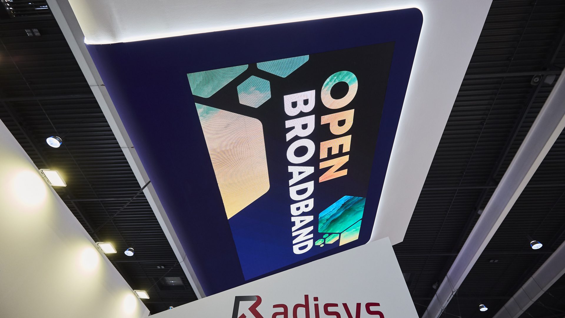 Big, hanging LED screen as eye-catcher of Radisys booth at MWC 2019
